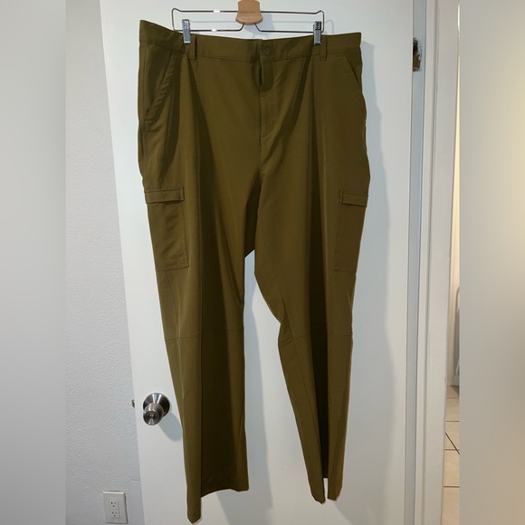 Mid-Rise StretchTech Straight Cargo Pants - Picture 3 of 8